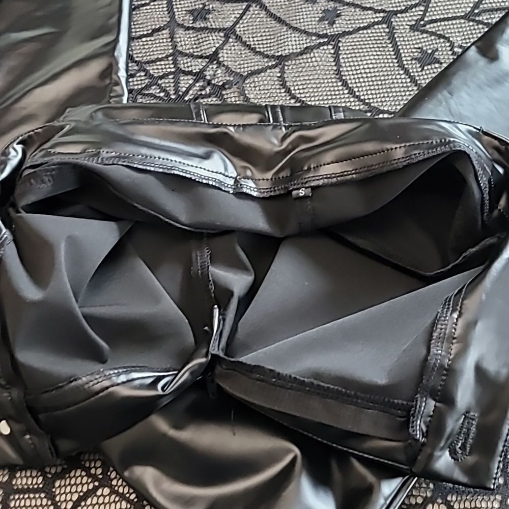 Black Mid-High Waisted Shiny Faux Leather Leggings Juniors Size Small - Picture 4 of 8